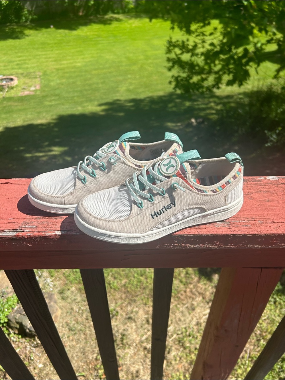 Hurley Women’s Castaic Sneakers Beige/Teal Mesh Bungee Slip On Shies Size 8M